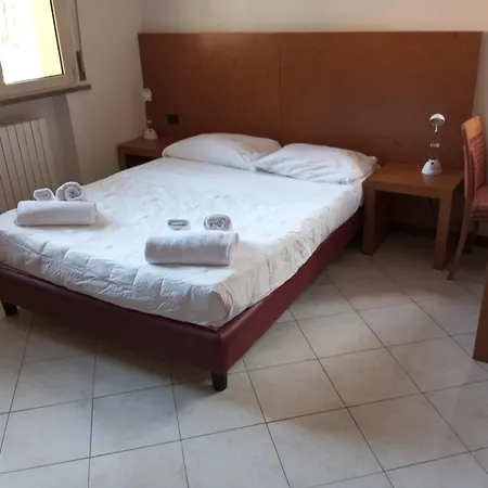 Il Rampicante-monticelli Terme アパート