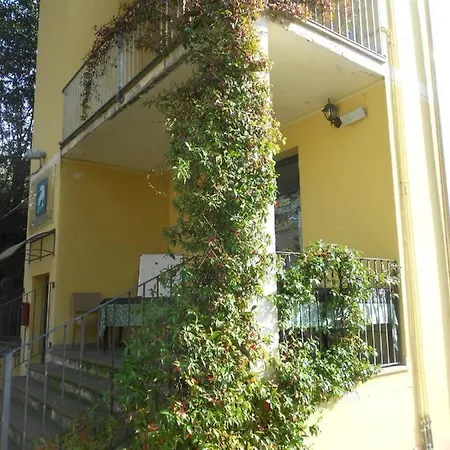 Il Rampicante-monticelli Terme アパート